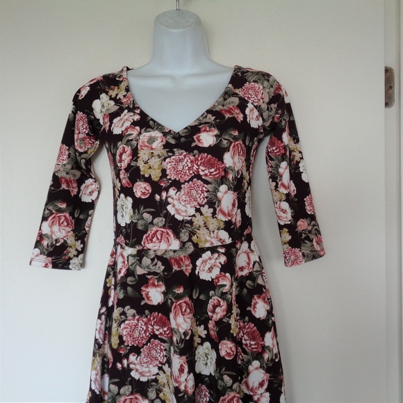 Forever 21 Dresses & Skirts - Forever 21 Floral Summer Dress Medium